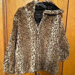 Rue 21 Leopard faux fur zipper coat, side pockets, hood. XL, Adjustable waist.